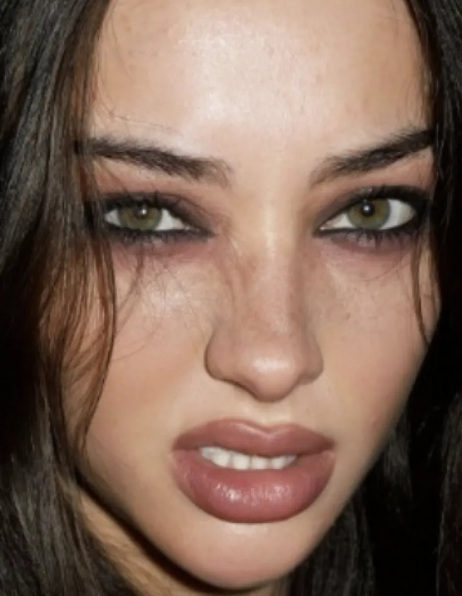 Grunge make-up full face with smoky smudged eye effect